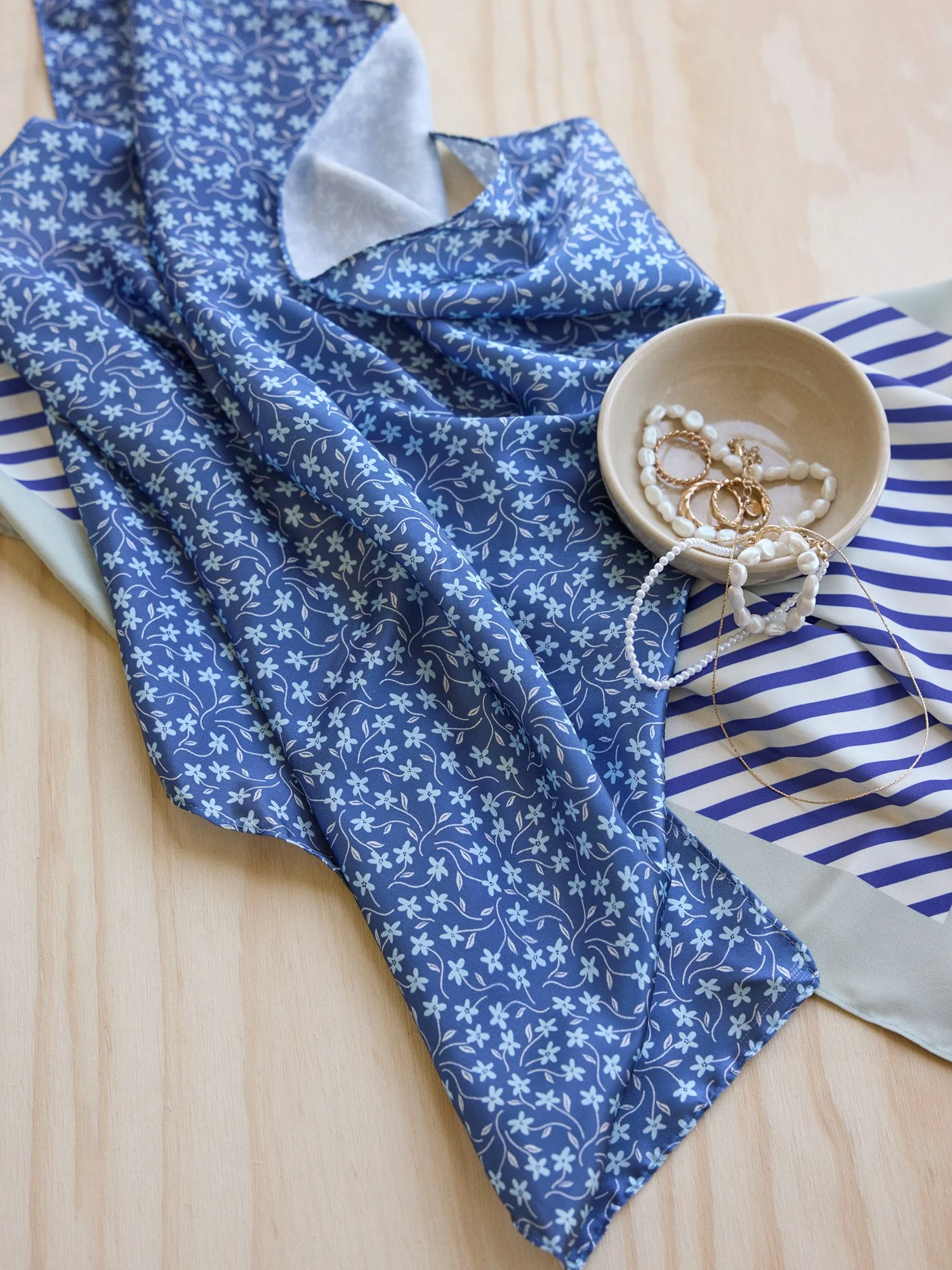 Satin scarf - Image 2