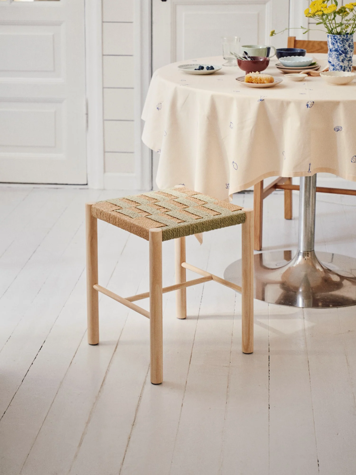 Kollur með flettaðri setu - Image 2