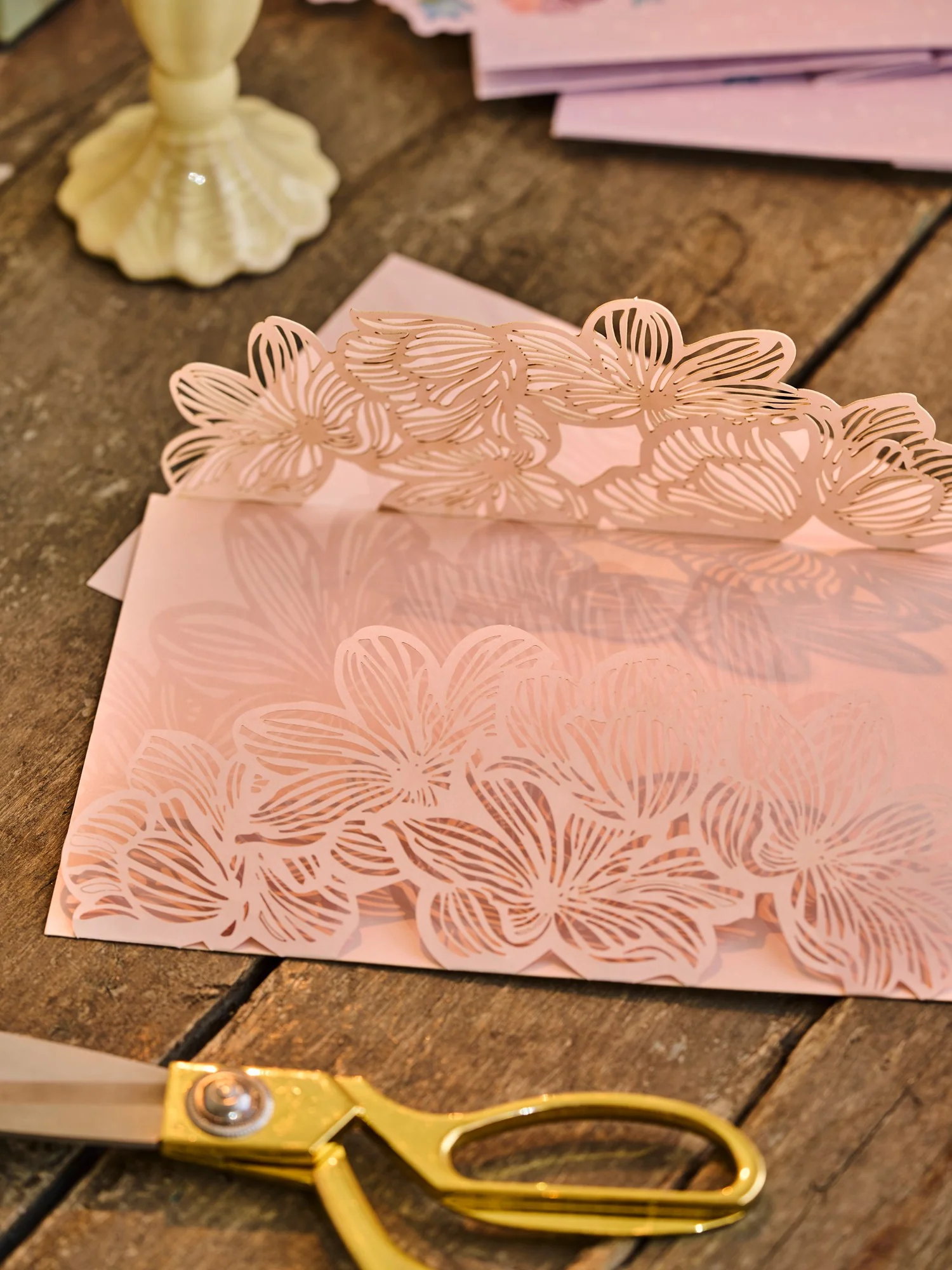 Card with cut-out flowers - Image 6