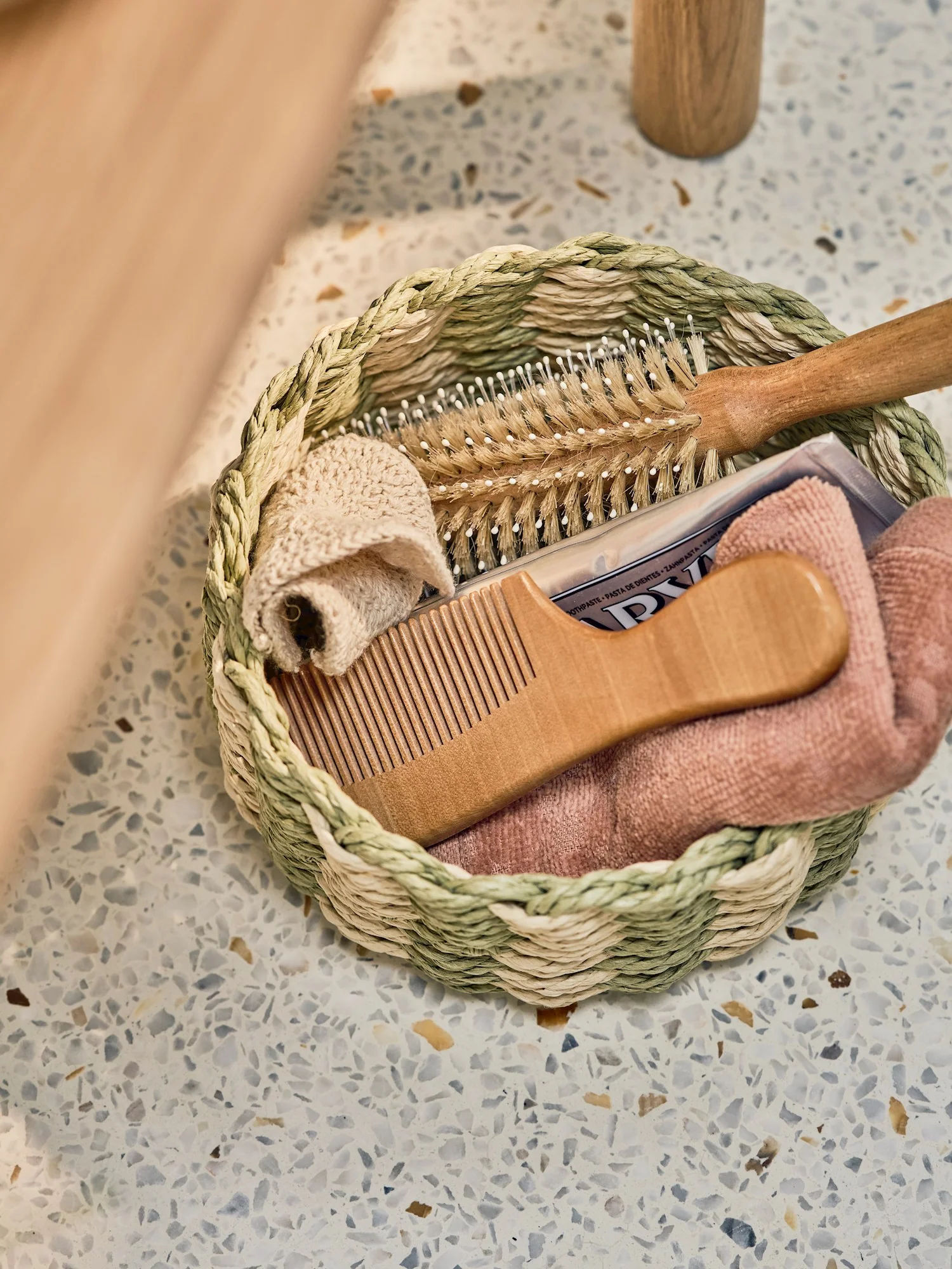 Woven round basket - Image 2