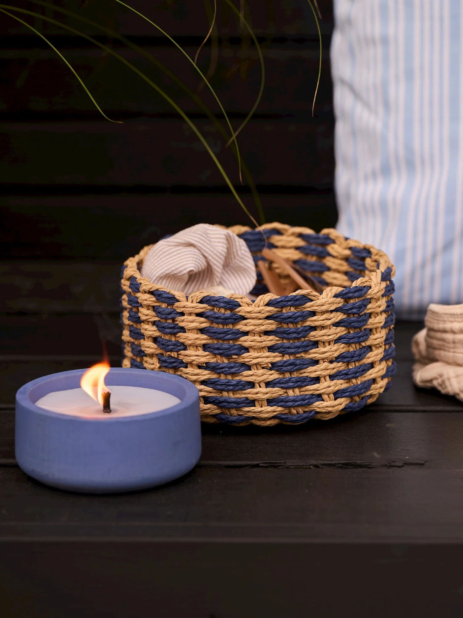 Woven round basket - Image 4