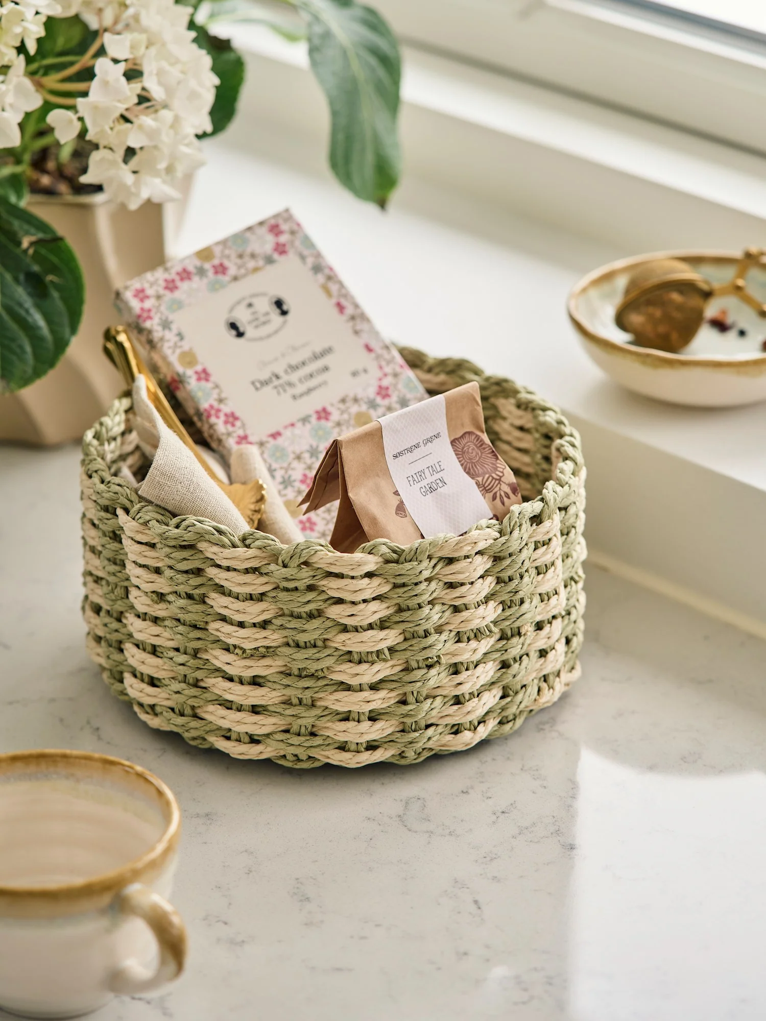 Woven round basket - Image 4