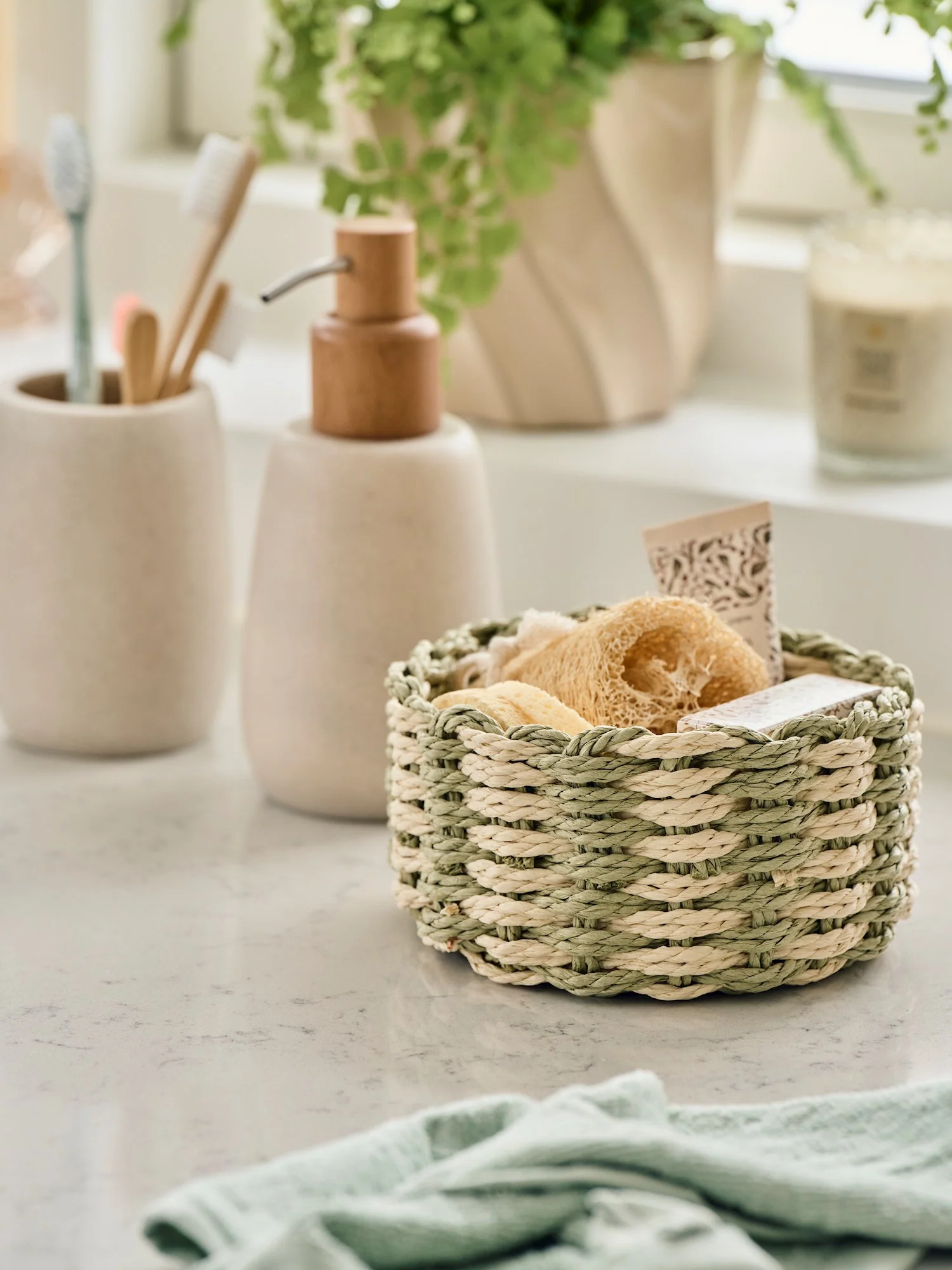 Woven round basket - Image 2