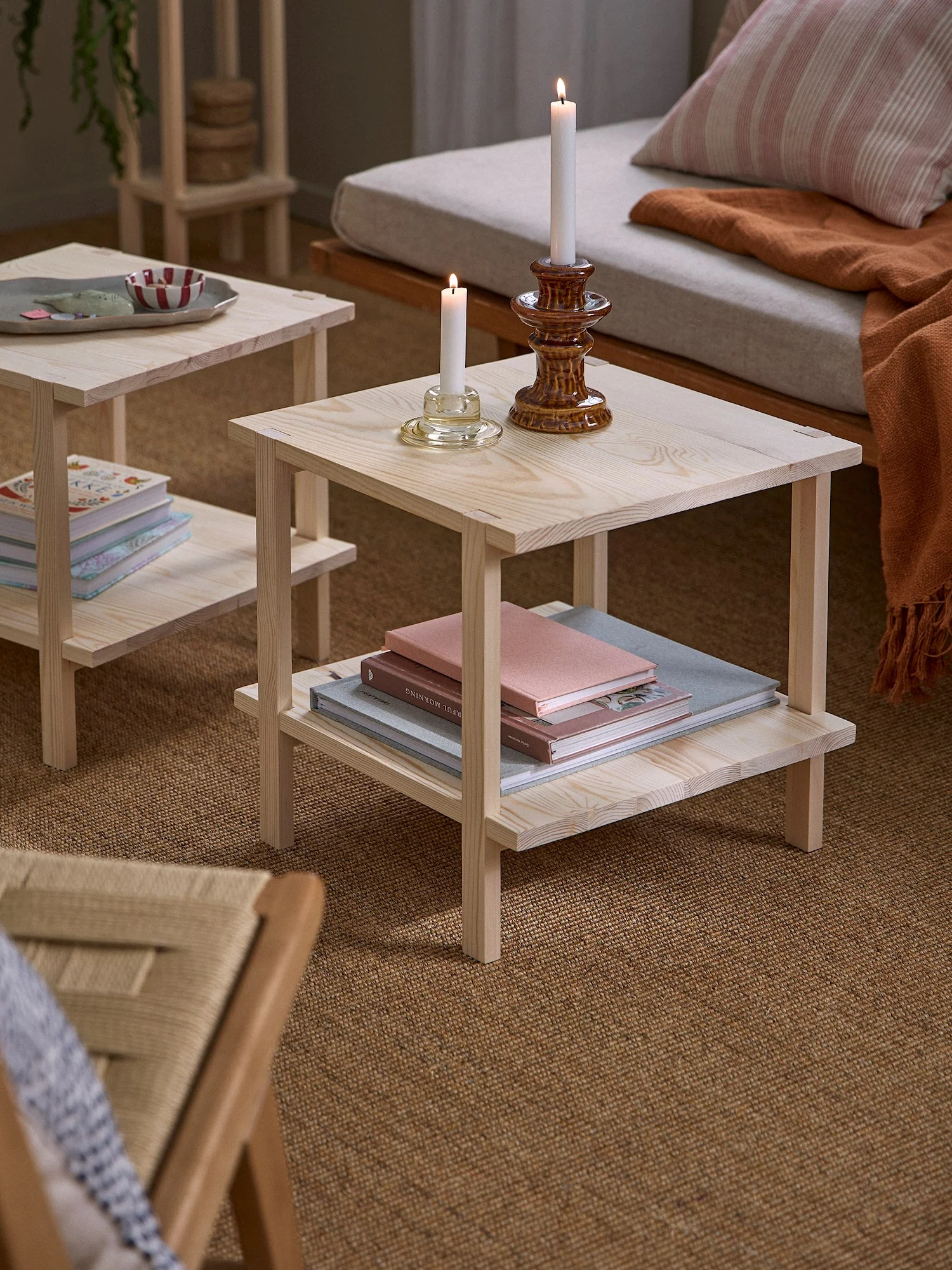 Square pinewood coffee table - Image 2