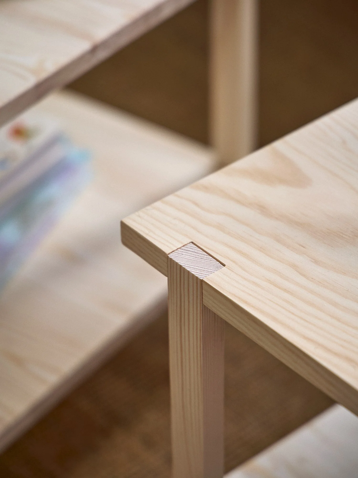 Square pinewood coffee table - Image 6