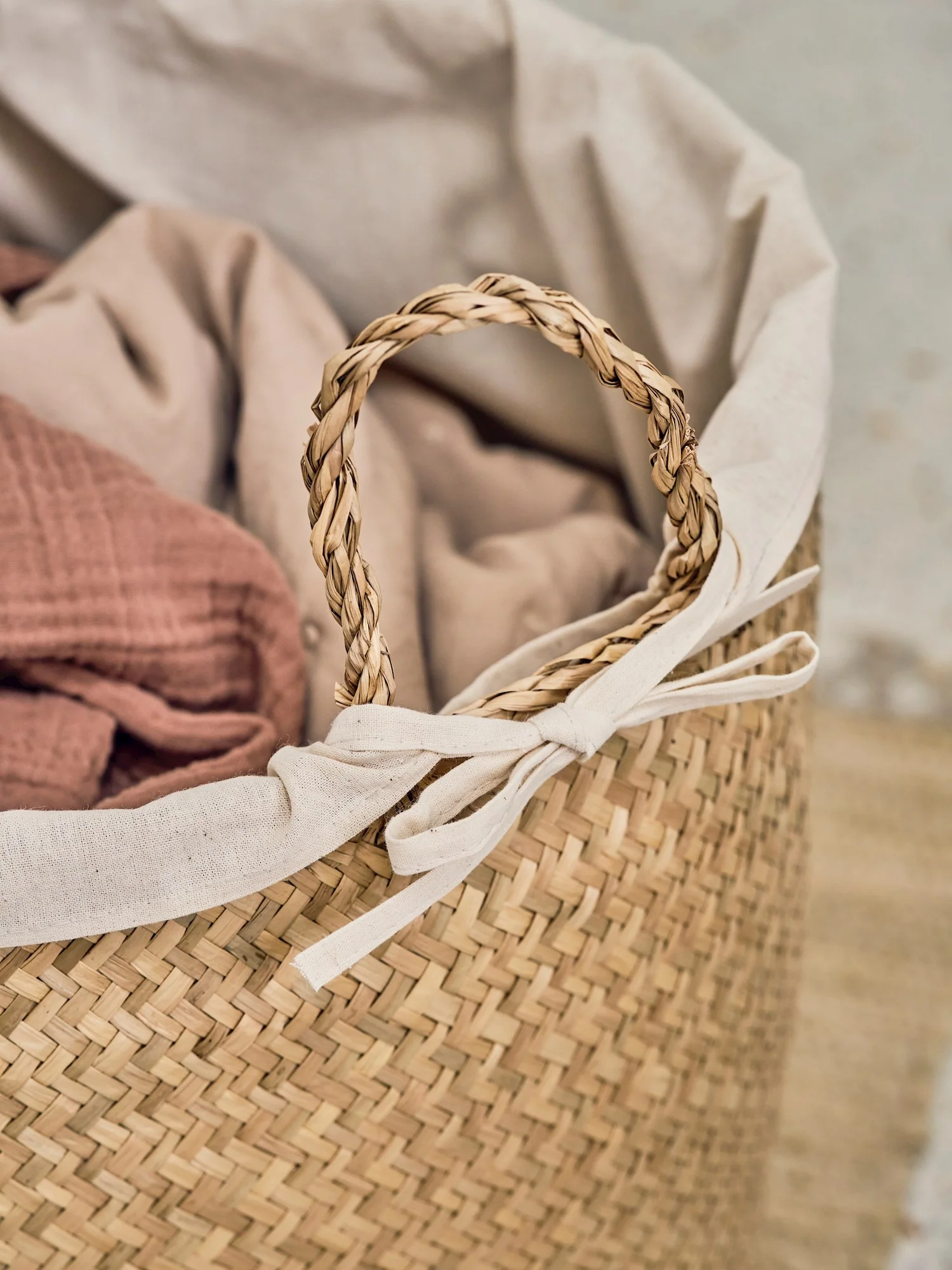Fabric-lined basket - Image 3
