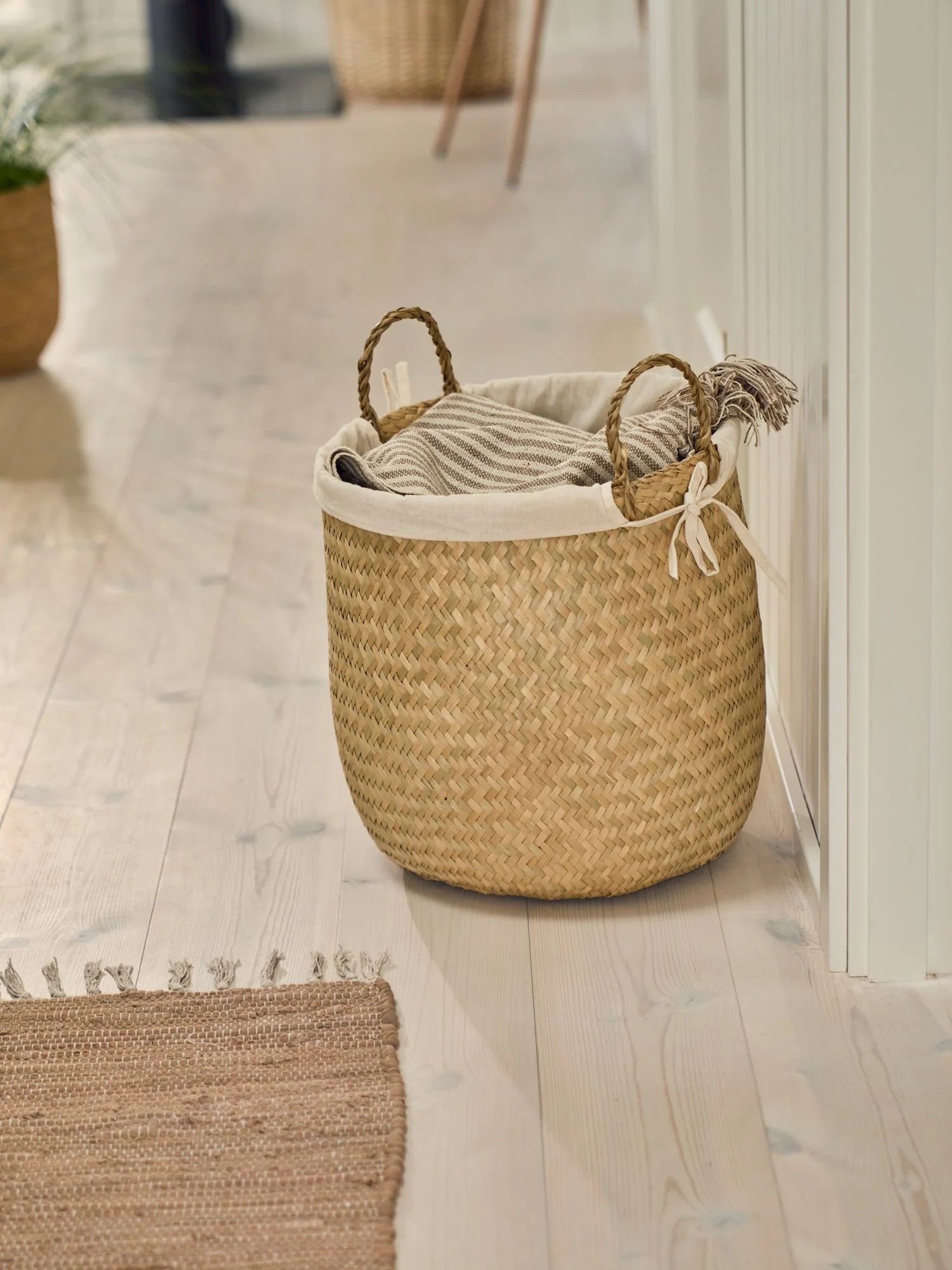 Fabric-lined basket - Image 2