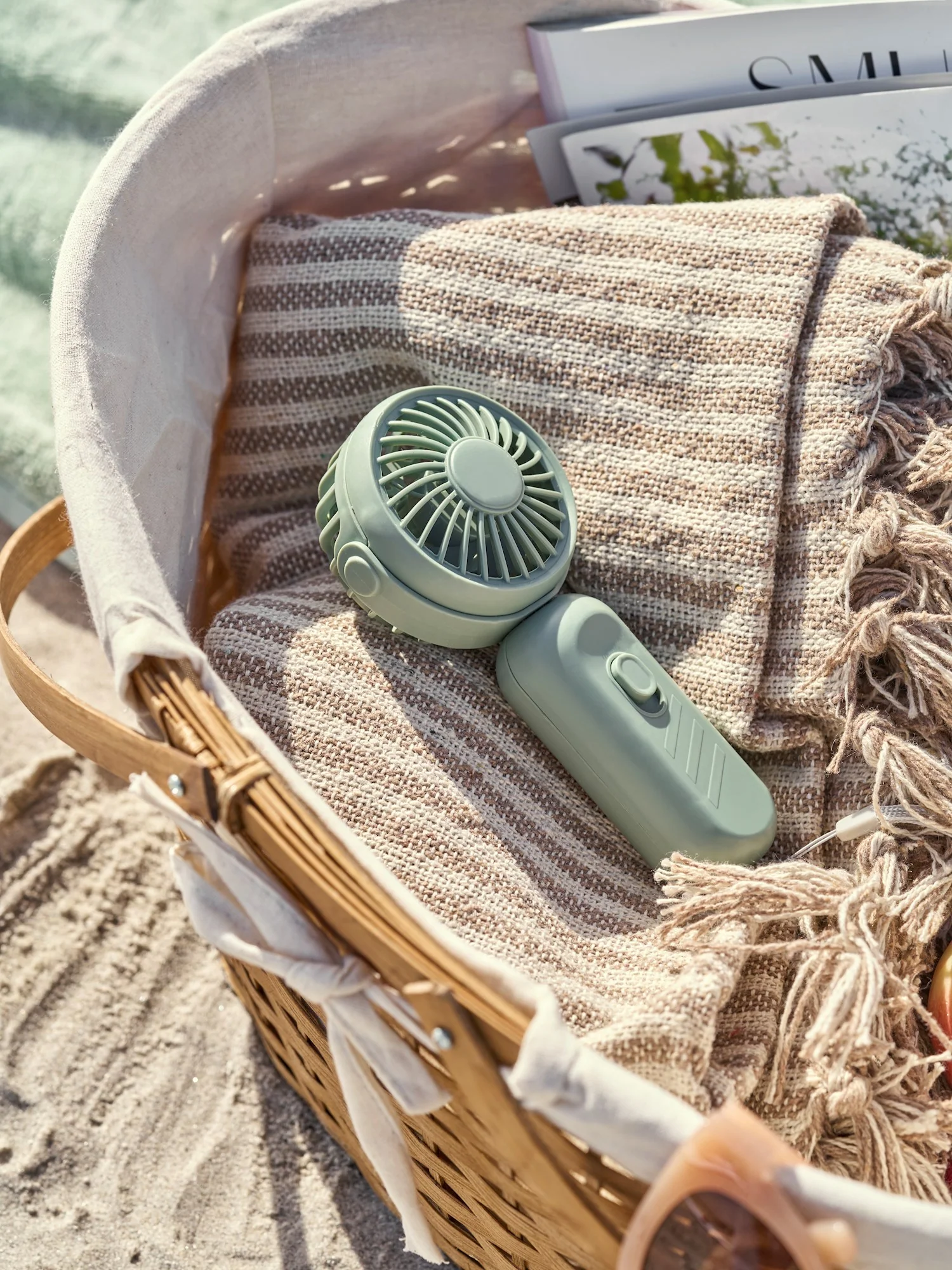 Handheld fan - Image 2