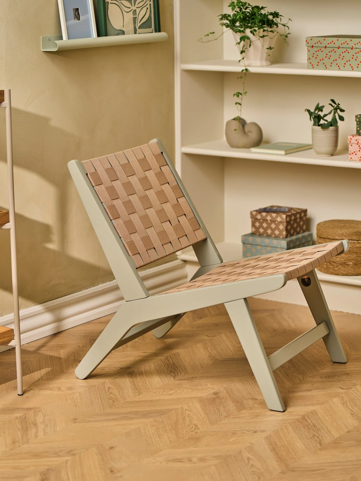 Lounge chair with fabric webbing - Image 8