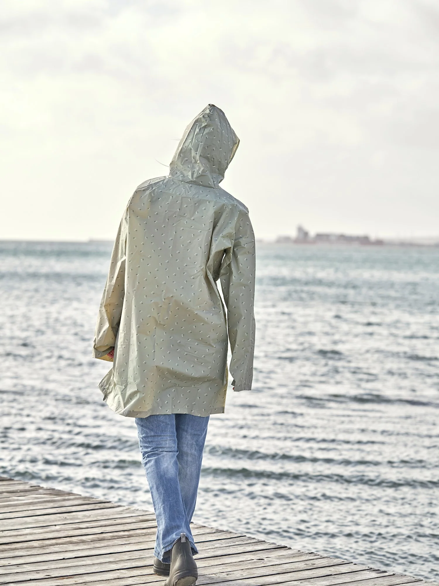 Reusable rain poncho for adults - Image 5