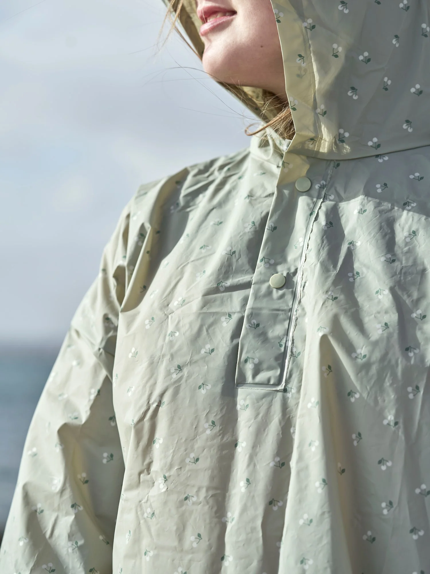 Reusable rain poncho for adults - Image 6