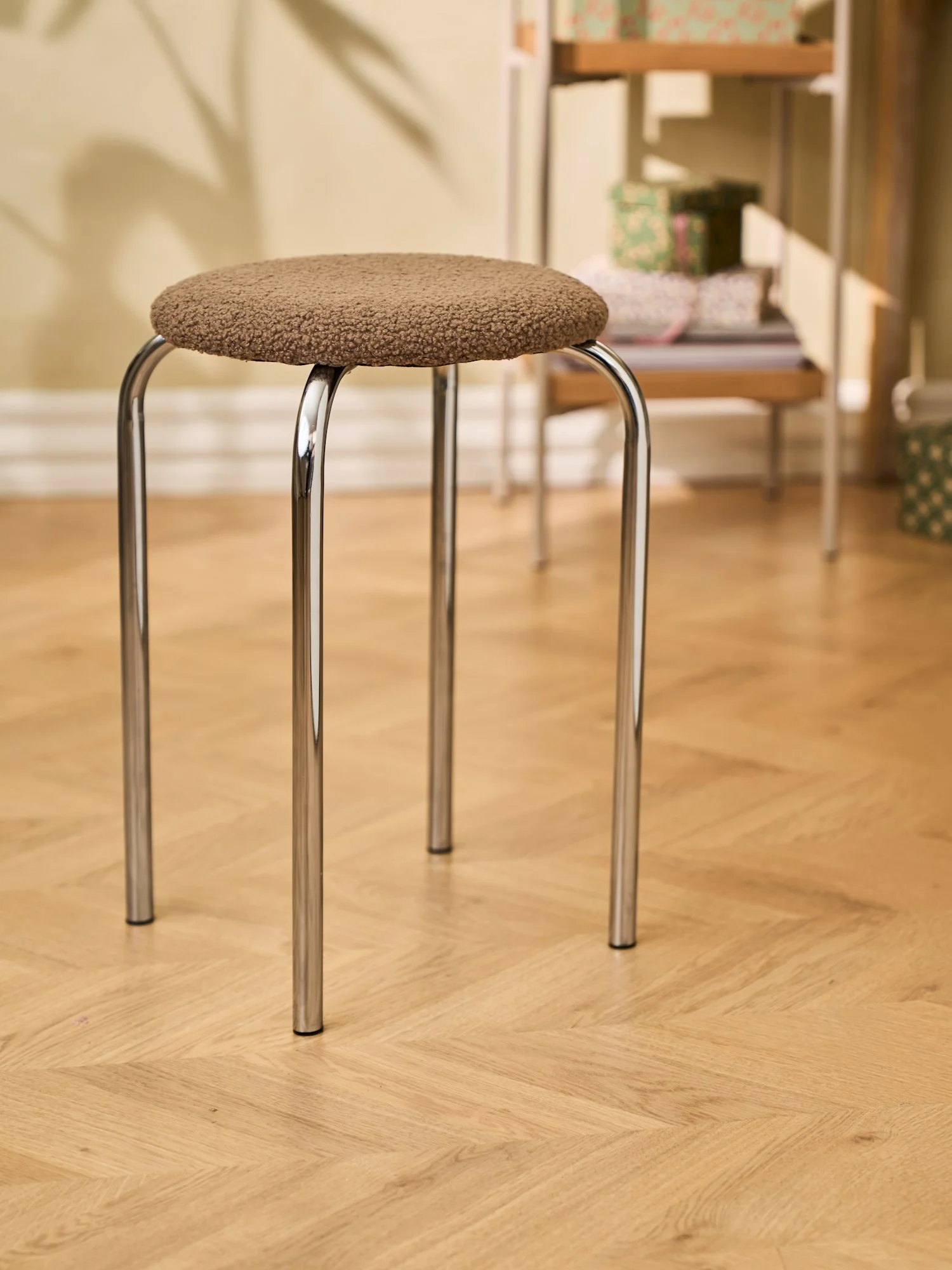 Stool with teddy fabric - Image 3