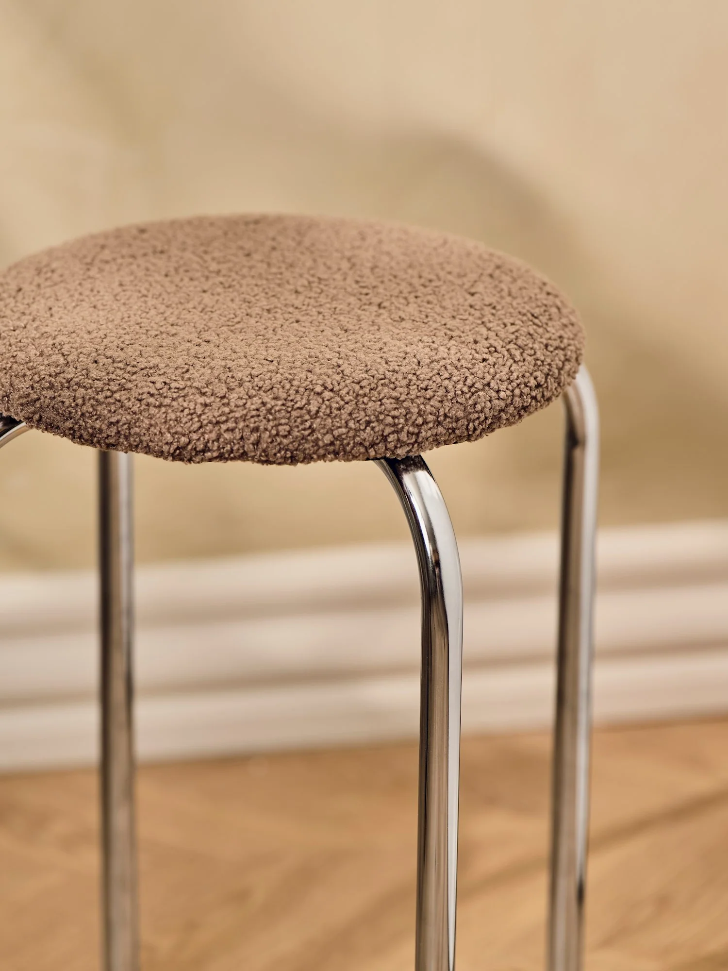 Stool with teddy fabric - Image 4