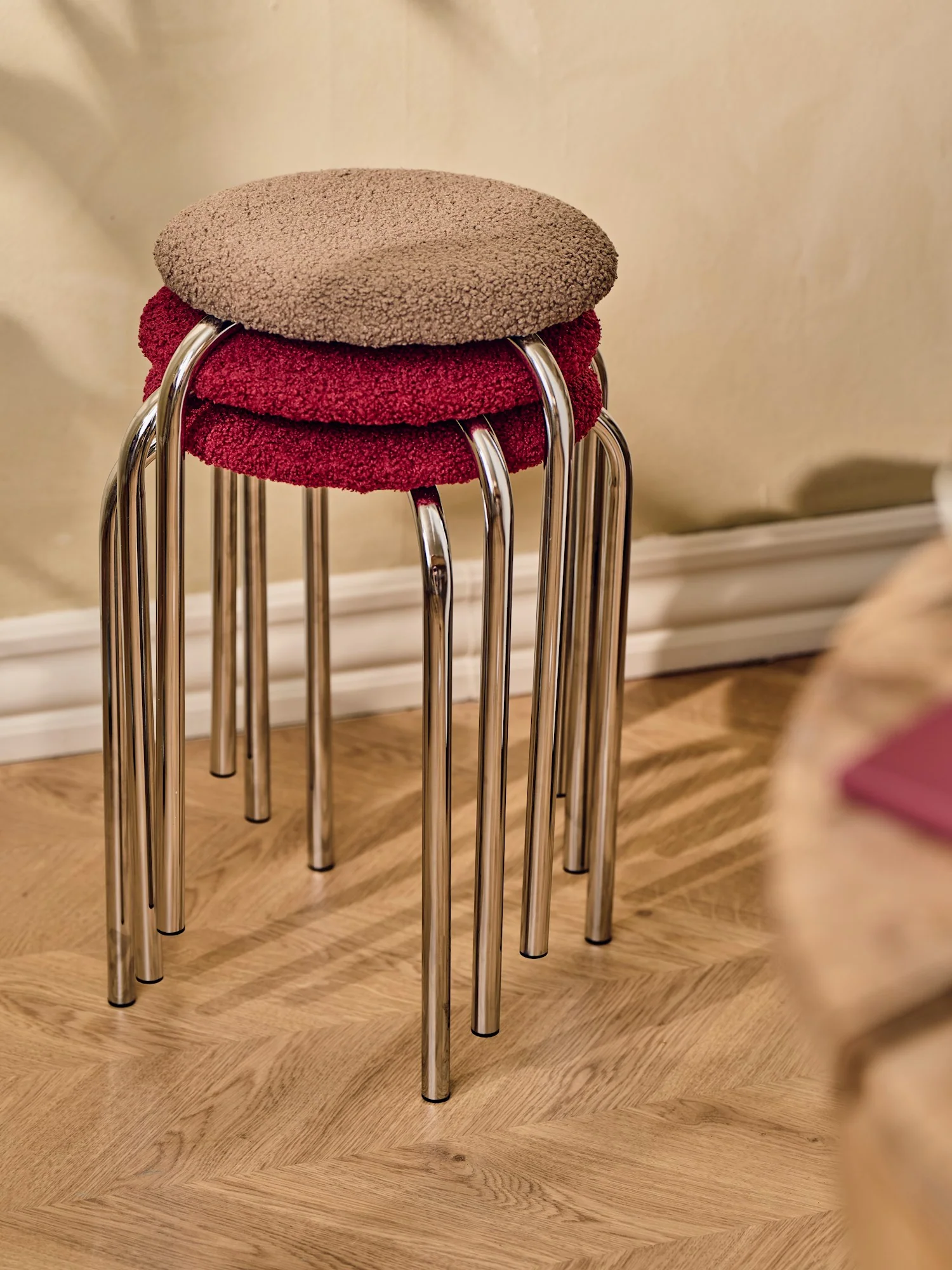 Stool with teddy fabric - Image 5